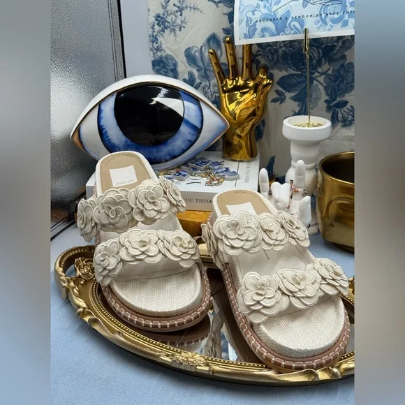 🆕 DOLCE VITA 🧿 NWOB Sherla White Raffia Floral Applique Slide Sandals, Sz 7